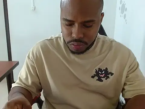 Snapshot of Alessandro_Hamed chatting on April 1, 1:52 pm Alessandro Hamed online show from April 1, 1:52 pm