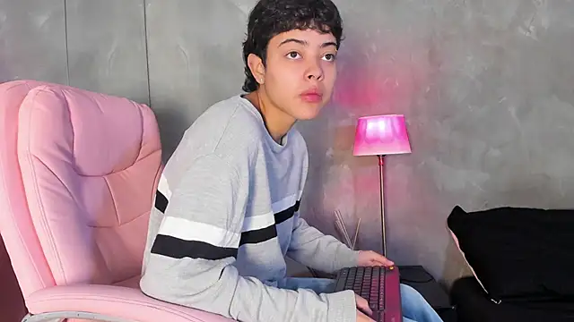 Snapshot of Cris_Sasha chatting on March 25, 11:49 am Cris Sasha online show from March 25, 11:49 am