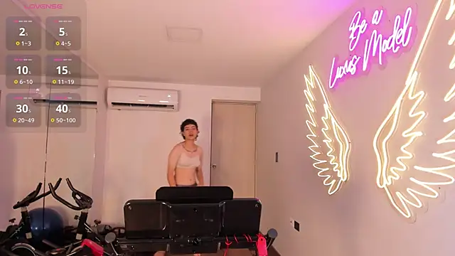 Snapshot of Cris_Sasha chatting on March 31, 11:43 am Cris Sasha online show from March 31, 11:43 am