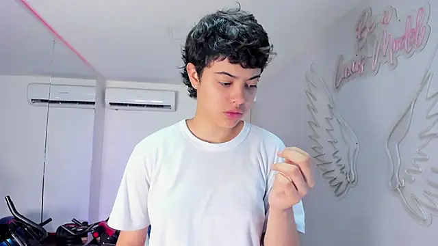 Snapshot of Cris_Sasha chatting on April 4, 11:51 am Cris Sasha online show from April 4, 11:51 am