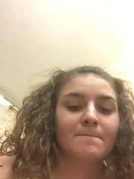 Snapshot of AriaHop chatting on April 4, 7:00 pm AriaHop online show from April 4, 7:00 pm