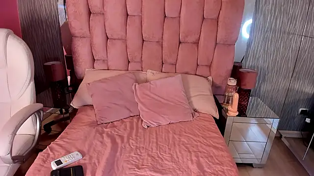 Aria Sims online show from March 28, 11:32 am