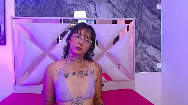 sophiesmithcs online show from March 31, 9:37 pm