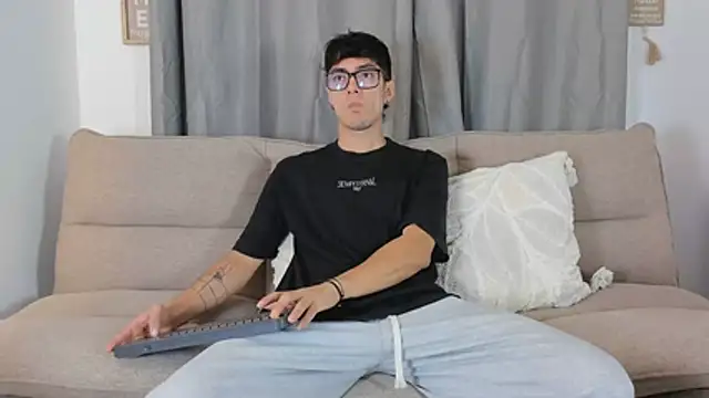 Snapshot of etham_wolf1 chatting on April 1, 5:10 pm etham wolf1 online show from April 1, 5:10 pm