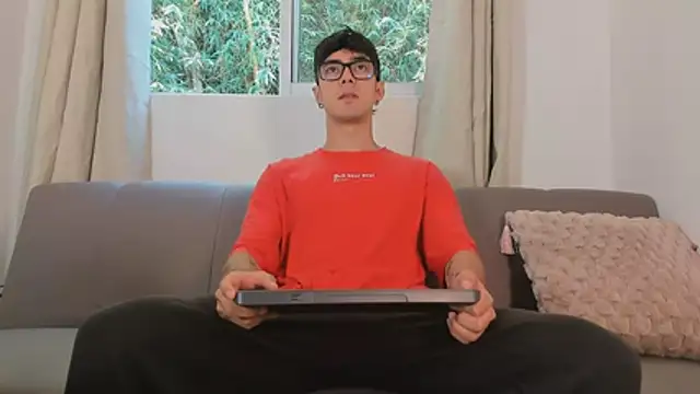 Snapshot of etham_wolf1 chatting on April 2, 4:59 pm etham wolf1 online show from April 2, 4:59 pm