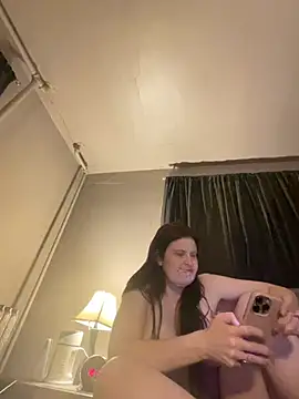 Snapshot of JulieetteLatte chatting on March 31, 2:13 am JulieetteLatte online show from March 31, 2:13 am