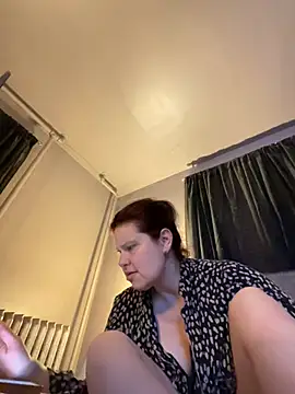 Snapshot of JulieetteLatte chatting on April 2, 1:25 am JulieetteLatte online show from April 2, 1:25 am