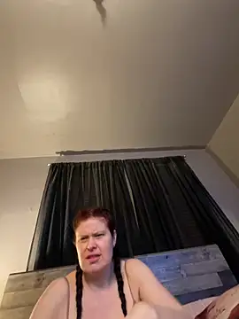 Snapshot of JulieetteLatte chatting on April 4, 3:05 am JulieetteLatte online show from April 4, 3:05 am