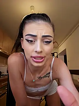 Snapshot of Crazy_Brunette chatting on March 18, 1:47 pm Crazy Brunette online show from March 18, 1:47 pm