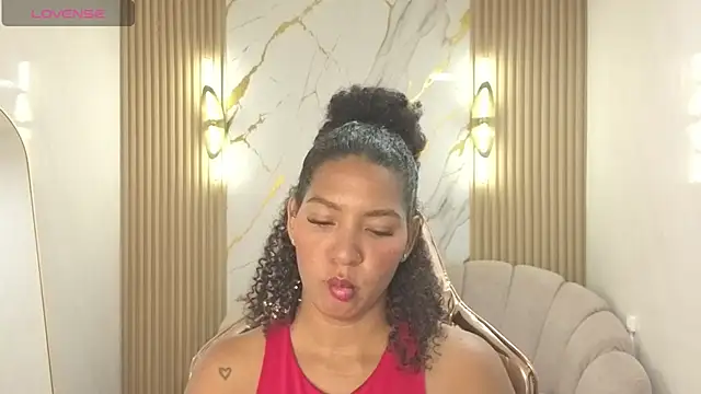 Snapshot of Scarletth_b chatting on March 27, 3:23 am Scarletth b online show from March 27, 3:23 am