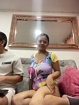 leoylia online show from April 1, 4:57 am