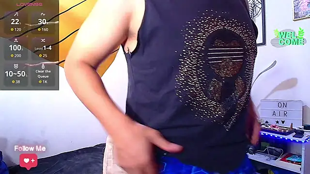 Snapshot of Max_Parkerr chatting on March 17, 9:18 pm Max Parkerr online show from March 17, 9:18 pm