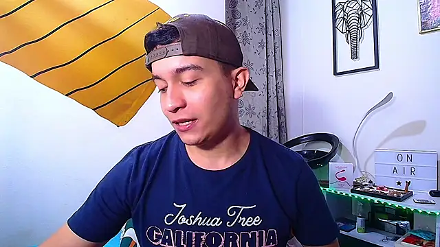 Snapshot of Max_Parkerr chatting on March 22, 3:26 pm Max Parkerr online show from March 22, 3:26 pm