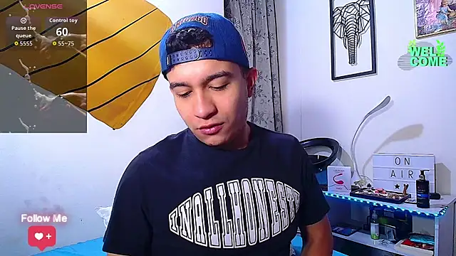 Snapshot of Max_Parkerr chatting on March 24, 1:27 pm Max Parkerr online show from March 24, 1:27 pm