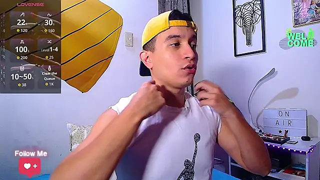 Snapshot of Max_Parkerr chatting on March 28, 12:21 am Max Parkerr online show from March 28, 12:21 am