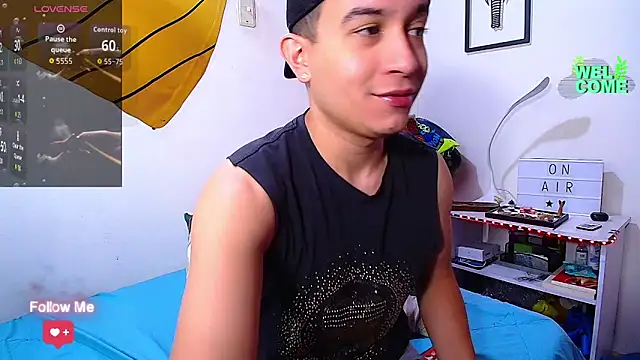 Snapshot of Max_Parkerr chatting on March 29, 3:45 pm Max Parkerr online show from March 29, 3:45 pm