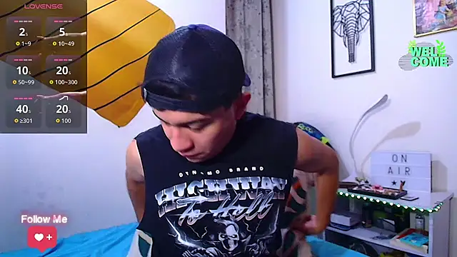 Snapshot of Max_Parkerr chatting on April 2, 2:04 pm Max Parkerr online show from April 2, 2:04 pm