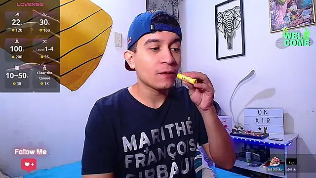 Snapshot of Max_Parkerr chatting on April 4, 3:20 pm Max Parkerr online show from April 4, 3:20 pm