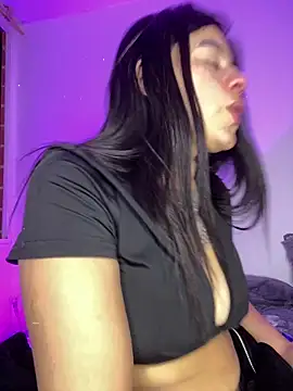 Snapshot of Maddy_4x chatting on April 2, 9:29 am Maddy 4x online show from April 2, 9:29 am