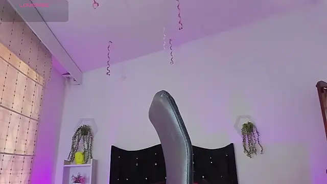 Snapshot of Chantelle__1 chatting on March 19, 6:23 pm Chantelle 1 online show from March 19, 6:23 pm