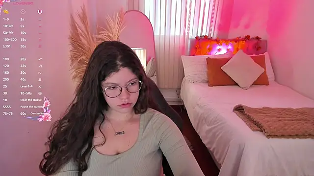 Snapshot of Sweet_Alicee__ chatting on March 27, 12:49 pm Sweet Alicee online show from March 27, 12:49 pm