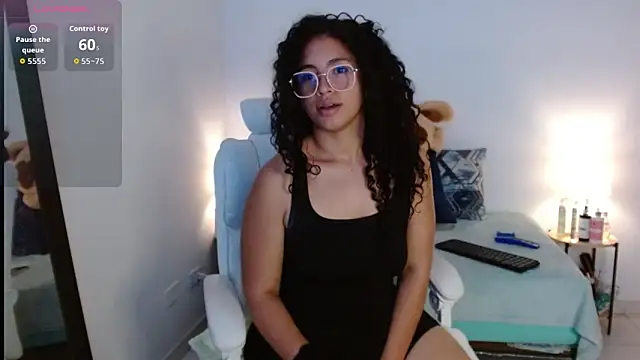 Luciianita lov199 online show from May 3, 8:37 pm