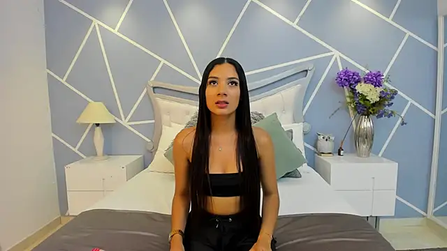 Snapshot of EmmaFosther chatting on May 8, 7:19 pm EmmaFosther online show from May 8, 7:19 pm