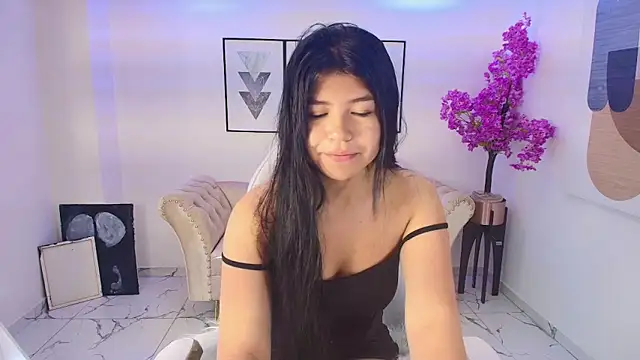 Snapshot of Kitty__meow chatting on April 16, 12:39 pm Kitty meow online show from April 16, 12:39 pm