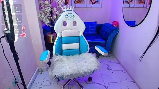 Snapshot of Kitty__meow chatting on April 19, 12:37 pm Kitty meow online show from April 19, 12:37 pm