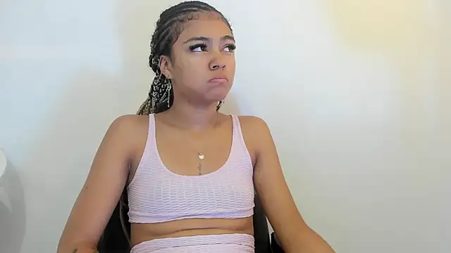 Snapshot of Alaia2 chatting on April 7, 11:54 am Alaia2 online show from April 7, 11:54 am