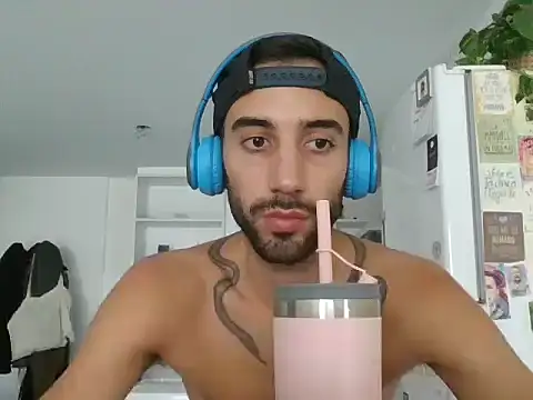 Snapshot of SantinnoVale chatting on March 20, 7:52 pm SantinnoVale online show from March 20, 7:52 pm