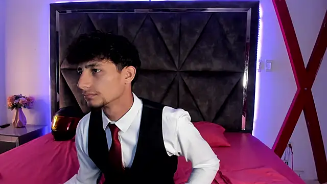 Snapshot of MaxiimoRomano_ chatting on March 20, 12:32 pm MaxiimoRomano online show from March 20, 12:32 pm