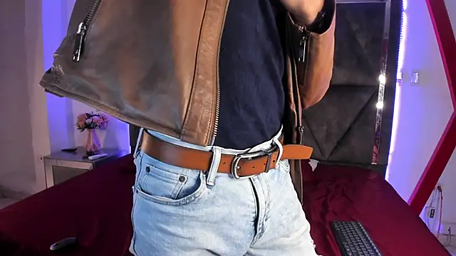 Snapshot of MaxiimoRomano_ chatting on March 21, 1:16 pm MaxiimoRomano online show from March 21, 1:16 pm