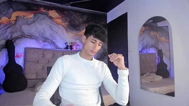 Snapshot of MaxiimoRomano_ chatting on April 23, 1:24 pm MaxiimoRomano online show from April 23, 1:24 pm