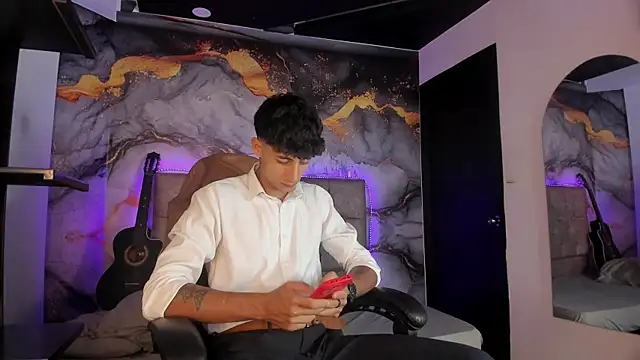 Snapshot of MaxiimoRomano_ chatting on May 5, 1:30 pm MaxiimoRomano online show from May 5, 1:30 pm