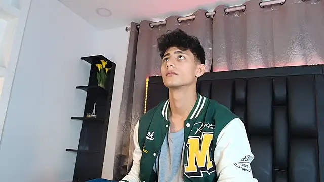 MaxiimoRomano  online show from June 18, 4:22 pm