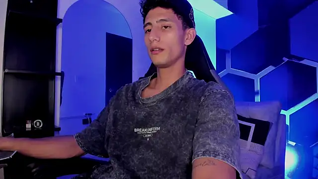 MaxiimoRomano  online show from August 5, 7:17 pm