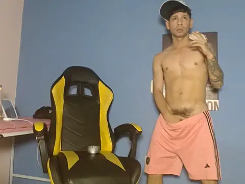 ricardo big cock online show from April 3, 10:19 pm