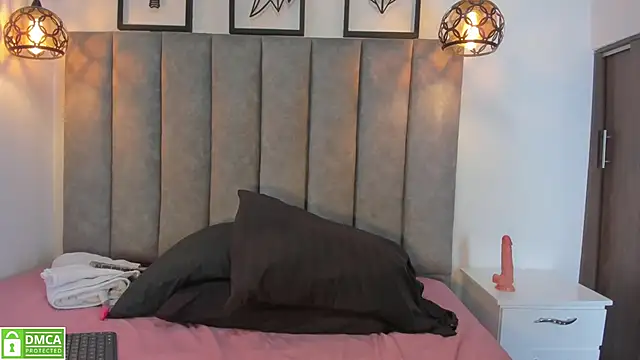 Snapshot of Camille_Hills chatting on March 19, 4:27 am Camille Hills online show from March 19, 4:27 am