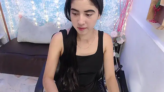 Snapshot of Melodi_velasquez chatting on March 28, 4:45 am Melodi velasquez online show from March 28, 4:45 am