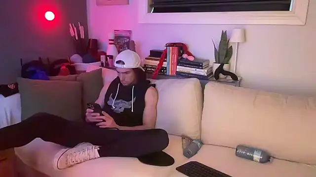 Snapshot of DylanBrook chatting on April 3, 8:51 pm DylanBrook online show from April 3, 8:51 pm