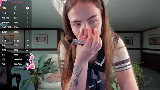 Snapshot of Kirarustle1 chatting on April 6, 4:46 am Kirarustle1 online show from April 6, 4:46 am