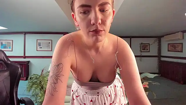 Kirarustle1 online show from May 15, 1:45 am