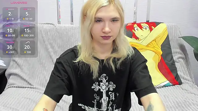 Snapshot of Naomi_Blondie chatting on March 23, 2:48 am Naomi Blondie online show from March 23, 2:48 am