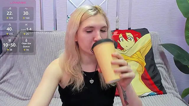 Snapshot of Naomi_Blondie chatting on March 24, 5:34 am Naomi Blondie online show from March 24, 5:34 am