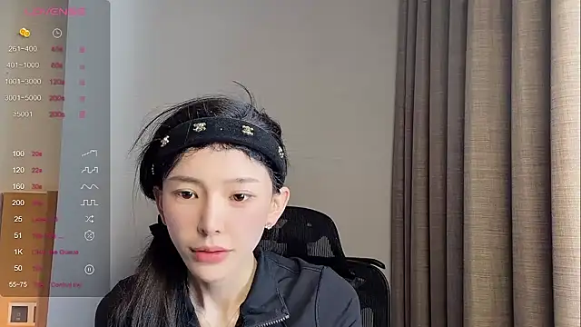 Snapshot of kiki-12 chatting on April 1, 12:33 am kiki-12 online show from April 1, 12:33 am