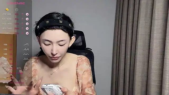 Snapshot of kiki-12 chatting on April 3, 12:08 am kiki-12 online show from April 3, 12:08 am