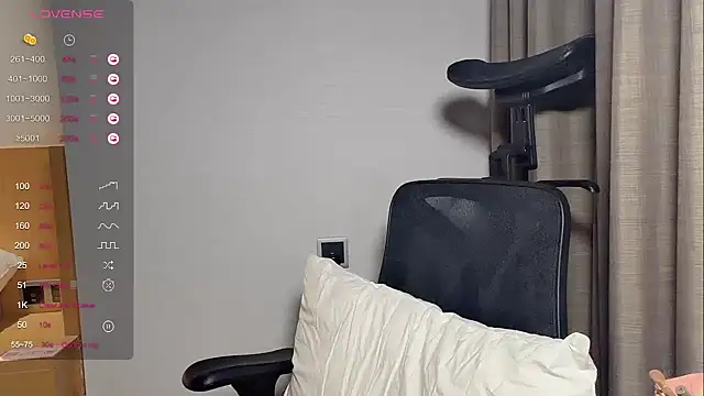 Snapshot of kiki-12 chatting on April 3, 11:36 pm kiki-12 online show from April 3, 11:36 pm