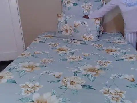 YourShySweetGal online show from April 3, 10:35 am