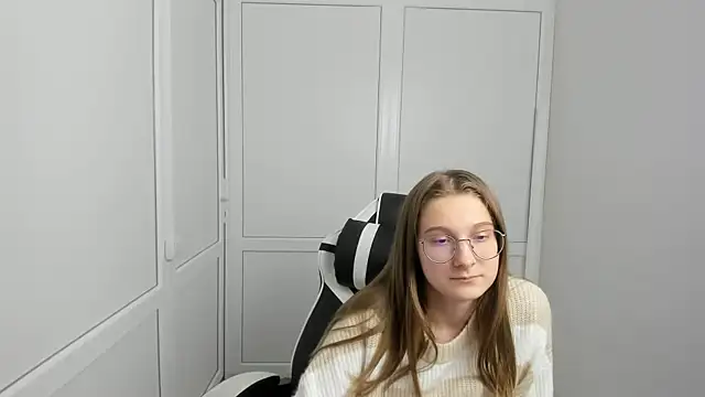 Mia kristal online show from March 27, 1:55 pm